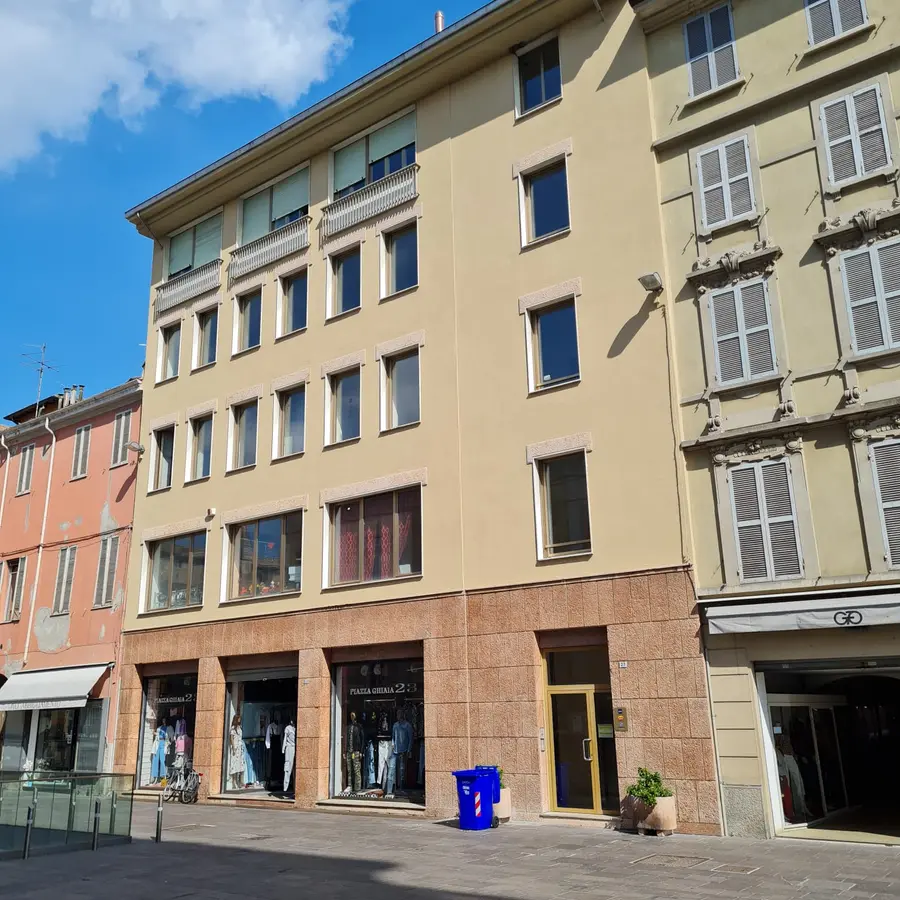 Lavoro di tinteggiatura, decorazione e restauro di Affari a Colori a Parma