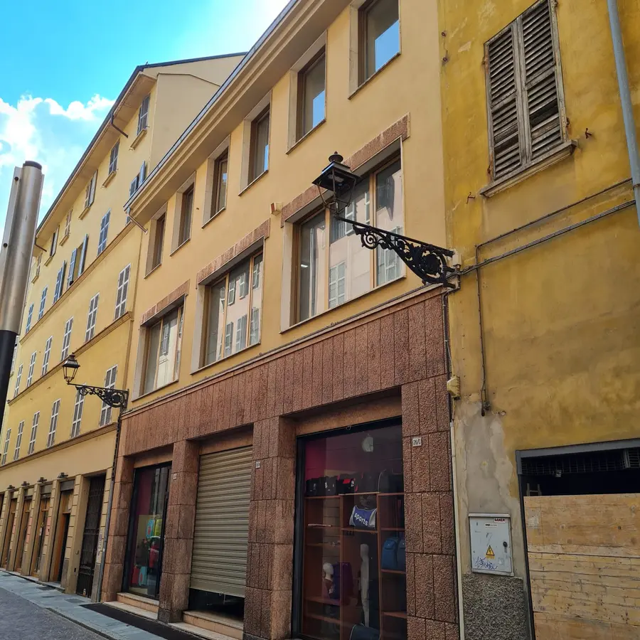 Lavoro di tinteggiatura, decorazione e restauro di Affari a Colori a Parma